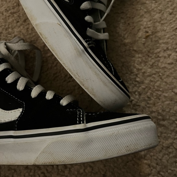 Women’s size 8 (men’s 6.5) high top vans - Picture 4 of 7